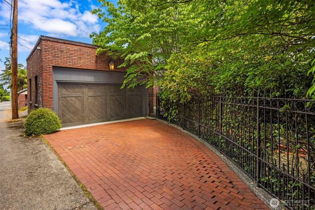 2218 E Prospect Street, Seattle, WA 98112