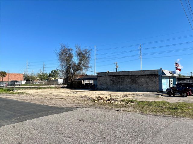 204 Highway 146 S, Texas City, TX 77590