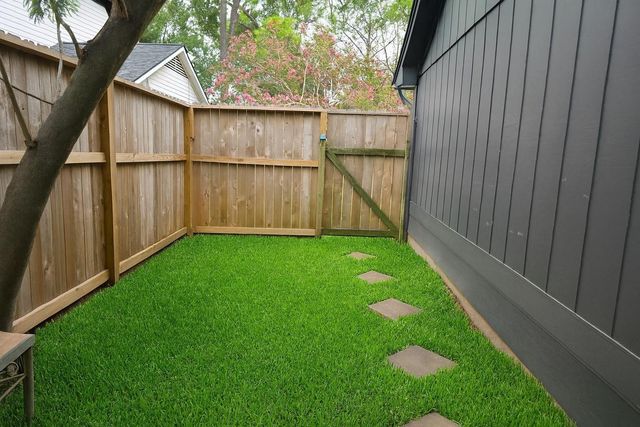 2735 Triway Lane, Houston, TX 77043