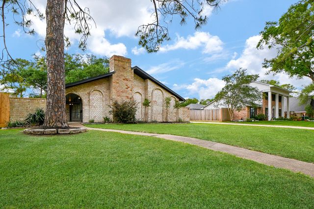 2735 Triway Lane, Houston, TX 77043