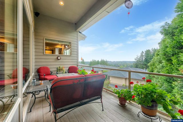 930 Sahalee Ct SE, Salem, OR 97306