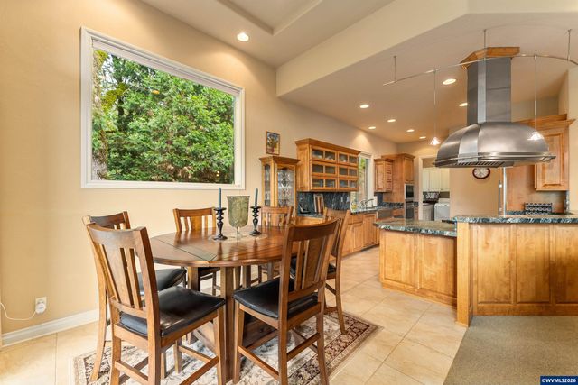 930 Sahalee Ct SE, Salem, OR 97306