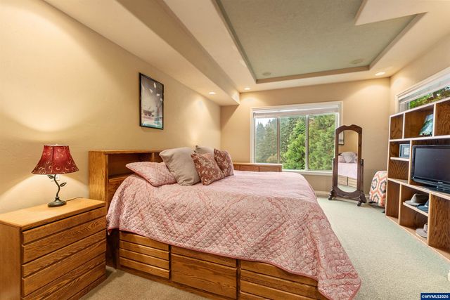 930 Sahalee Ct SE, Salem, OR 97306