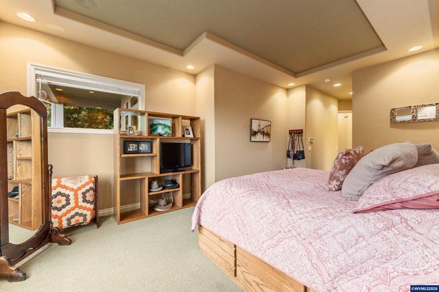 930 Sahalee Ct SE, Salem, OR 97306
