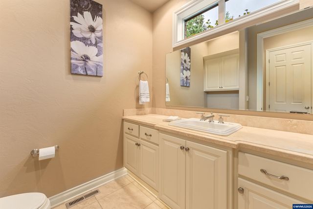 930 Sahalee Ct SE, Salem, OR 97306