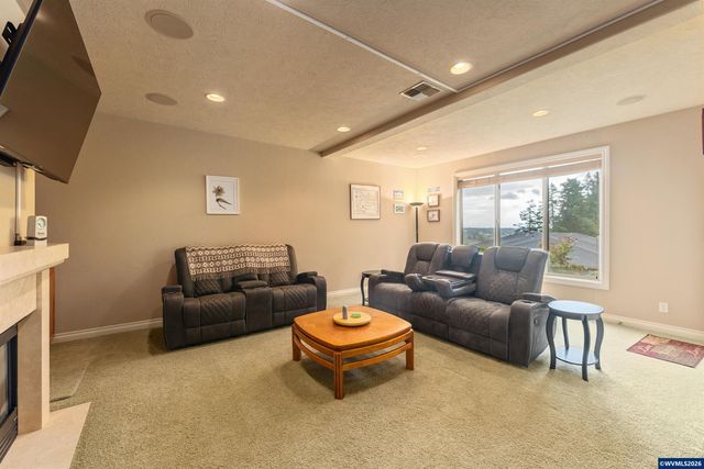 930 Sahalee Ct SE, Salem, OR 97306