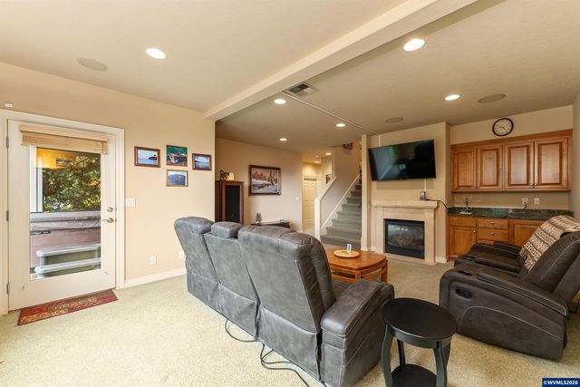 930 Sahalee Ct SE, Salem, OR 97306