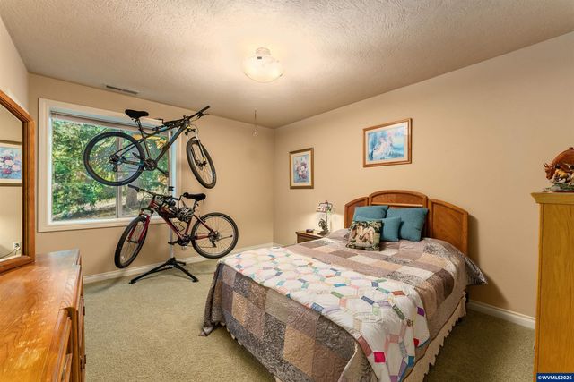 930 Sahalee Ct SE, Salem, OR 97306