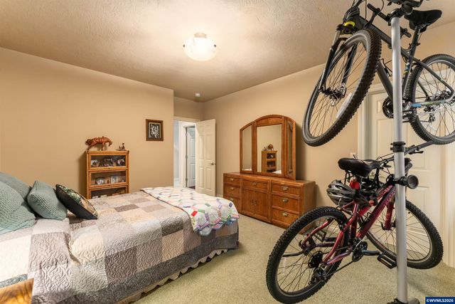 930 Sahalee Ct SE, Salem, OR 97306