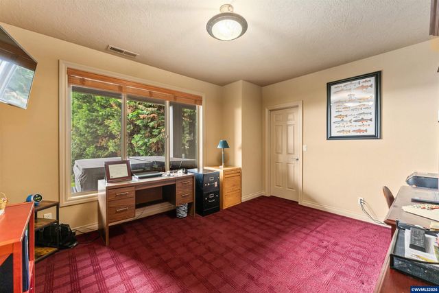930 Sahalee Ct SE, Salem, OR 97306