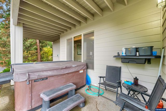 930 Sahalee Ct SE, Salem, OR 97306