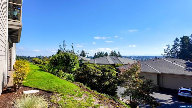 930 Sahalee Ct SE, Salem, OR 97306