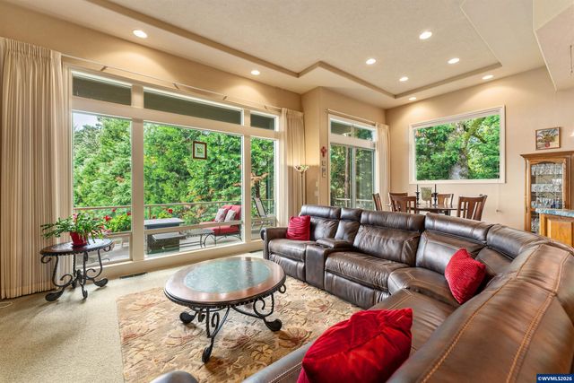 930 Sahalee Ct SE, Salem, OR 97306