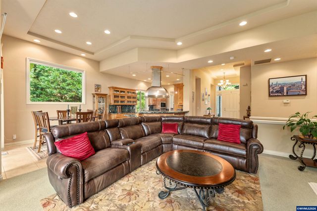 930 Sahalee Ct SE, Salem, OR 97306
