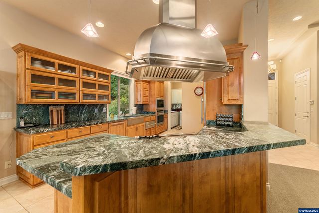 930 Sahalee Ct SE, Salem, OR 97306