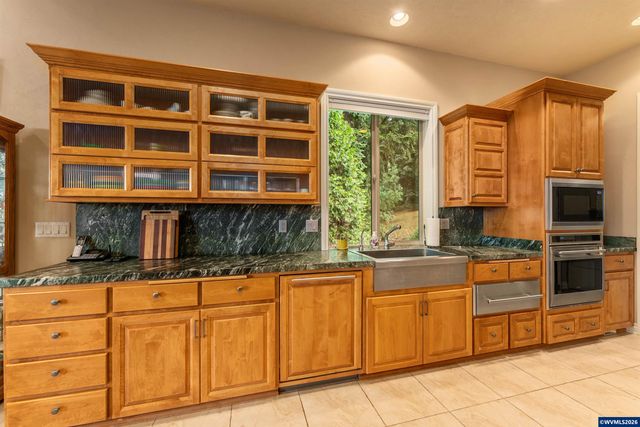 930 Sahalee Ct SE, Salem, OR 97306