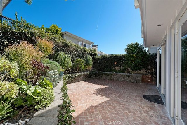 135 Sunset Terrace, Laguna Beach, CA 92651