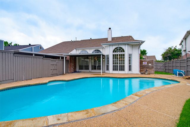 5718 Willowbrook Drive, Rowlett, TX 75088