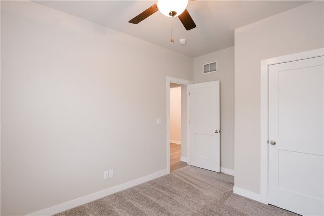 2509 N 8th Avenue E, Newton, IA 50208