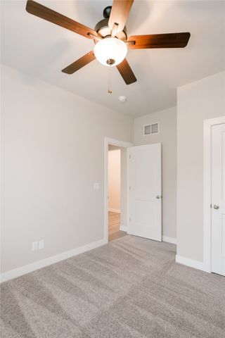 2509 N 8th Avenue E, Newton, IA 50208