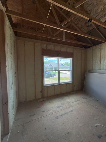 2509 N 8th Avenue E, Newton, IA 50208