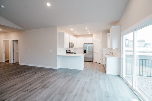 2509 N 8th Avenue E, Newton, IA 50208