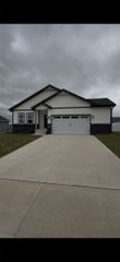 2509 N 8th Avenue E, Newton, IA 50208