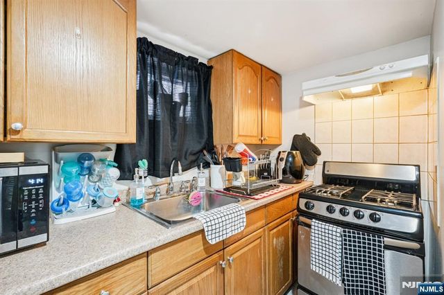 185 Trenton Avenue, Paterson, NJ 07503