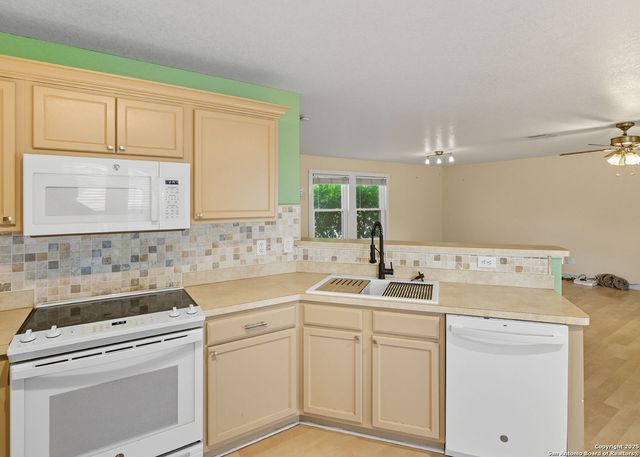 3223 Crested Creek, New Braunfels, TX 78130
