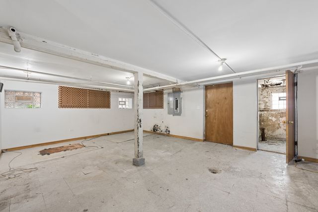 7324 S Calumet Avenue, Chicago, IL 60619