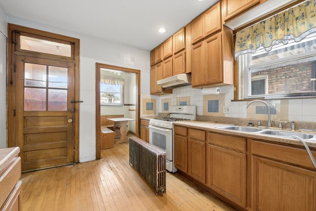 7324 S Calumet Avenue, Chicago, IL 60619