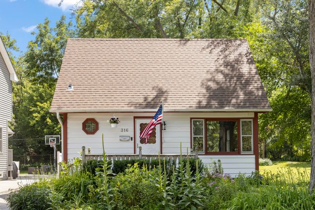 316 W 5th Avenue, Naperville, IL 60563