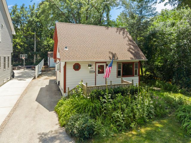 316 W 5th Avenue, Naperville, IL 60563
