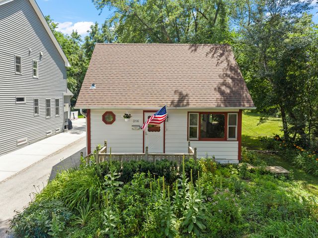 316 W 5th Avenue, Naperville, IL 60563
