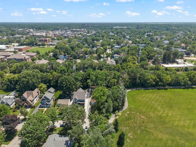 316 W 5th Avenue, Naperville, IL 60563