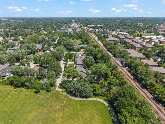 316 W 5th Avenue, Naperville, IL 60563