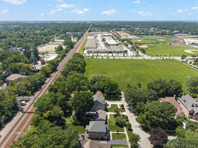 316 W 5th Avenue, Naperville, IL 60563