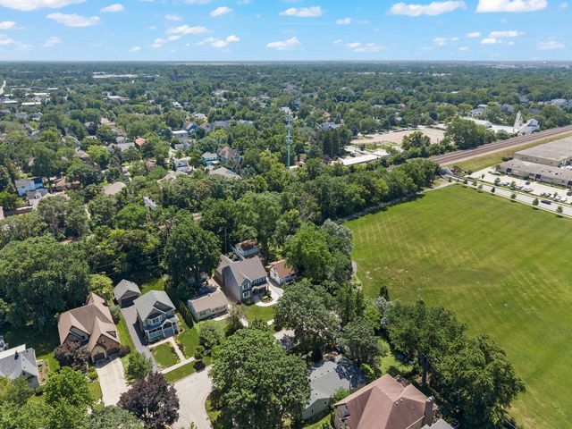 316 W 5th Avenue, Naperville, IL 60563