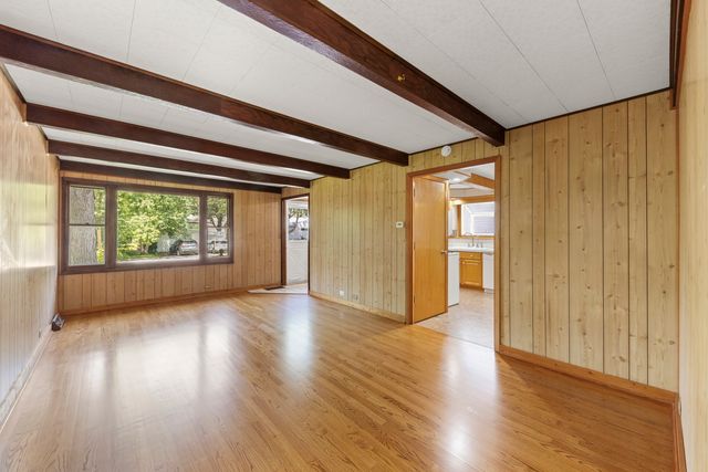 316 W 5th Avenue, Naperville, IL 60563