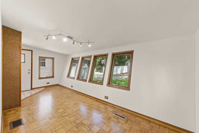 316 W 5th Avenue, Naperville, IL 60563