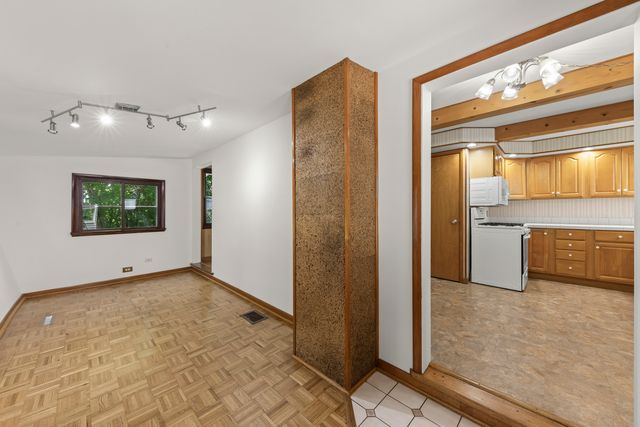 316 W 5th Avenue, Naperville, IL 60563
