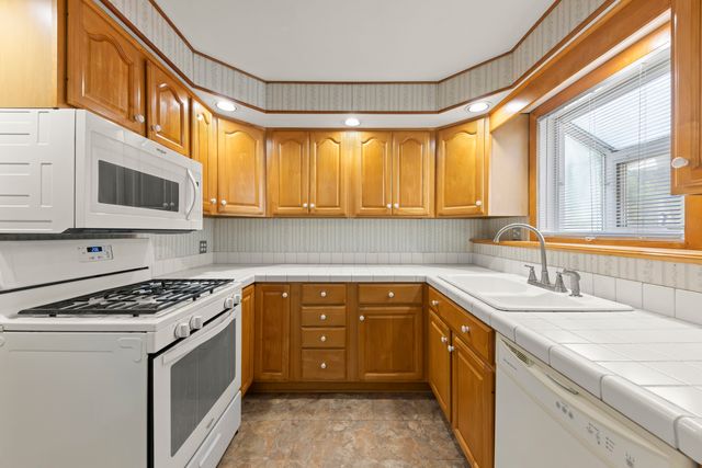316 W 5th Avenue, Naperville, IL 60563