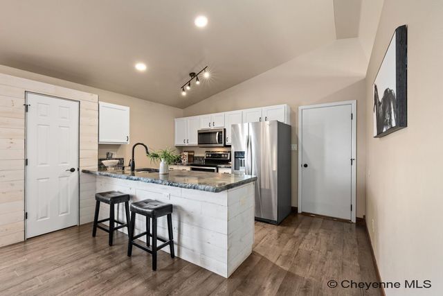 5206 VIEW POINT CT, Cheyenne, WY 82009