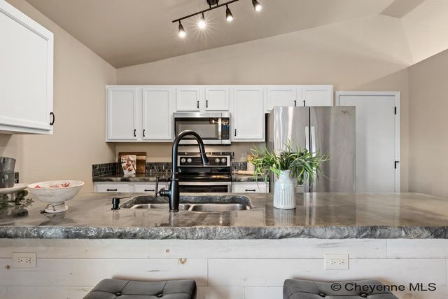 5206 VIEW POINT CT, Cheyenne, WY 82009