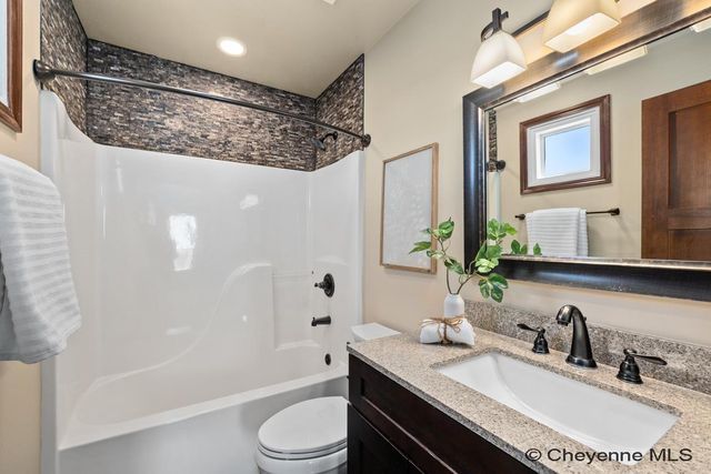 5206 VIEW POINT CT, Cheyenne, WY 82009