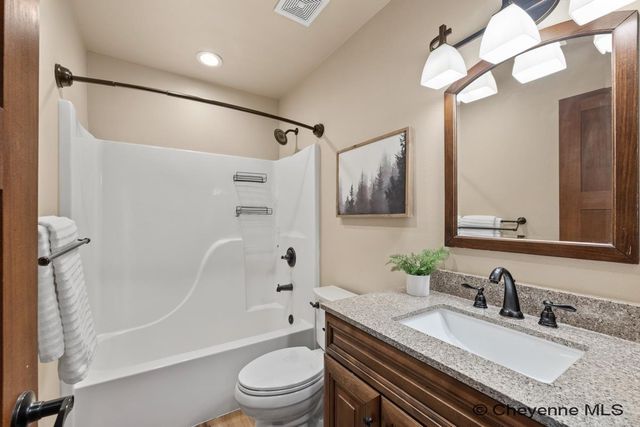 5206 VIEW POINT CT, Cheyenne, WY 82009