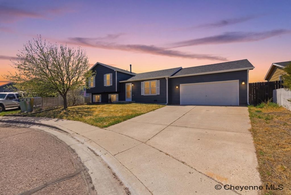5206 VIEW POINT CT, Cheyenne, WY 82009