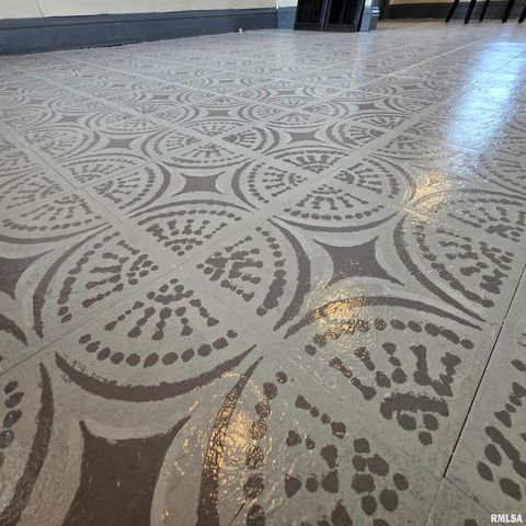 1910 W HOWETT Street, Peoria, IL 61605