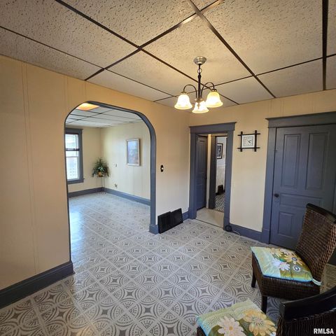 1910 W HOWETT Street, Peoria, IL 61605