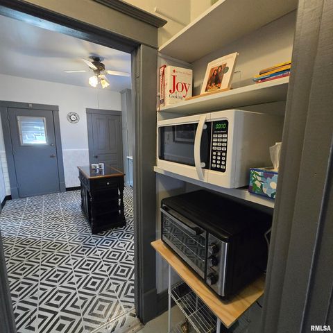 1910 W HOWETT Street, Peoria, IL 61605